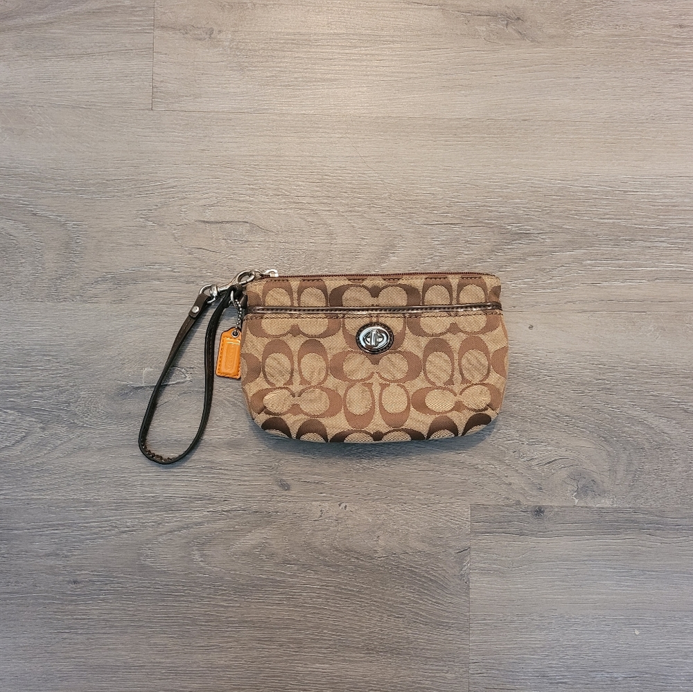 COACH Park Signature Mahogany Medium Wristlet